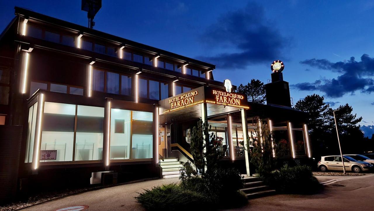 Hotel Faraon Цельє Екстер'єр фото