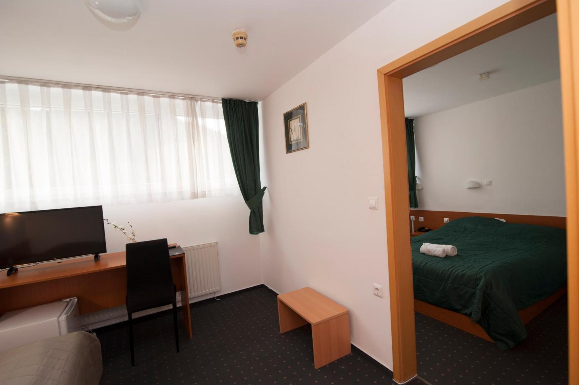 Hotel Faraon Цельє Номер фото