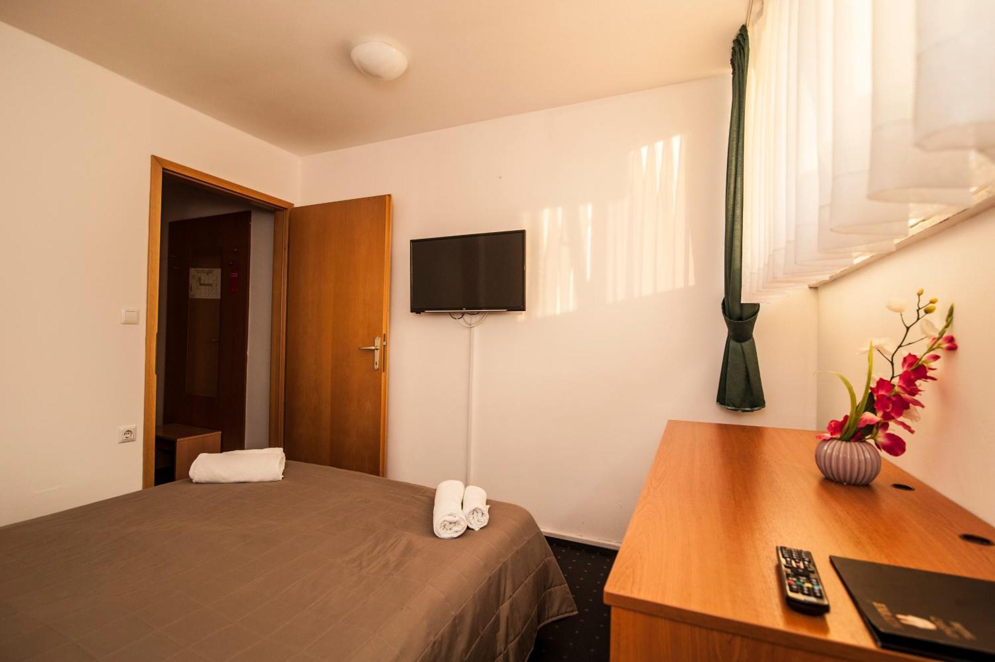 Hotel Faraon Цельє Номер фото