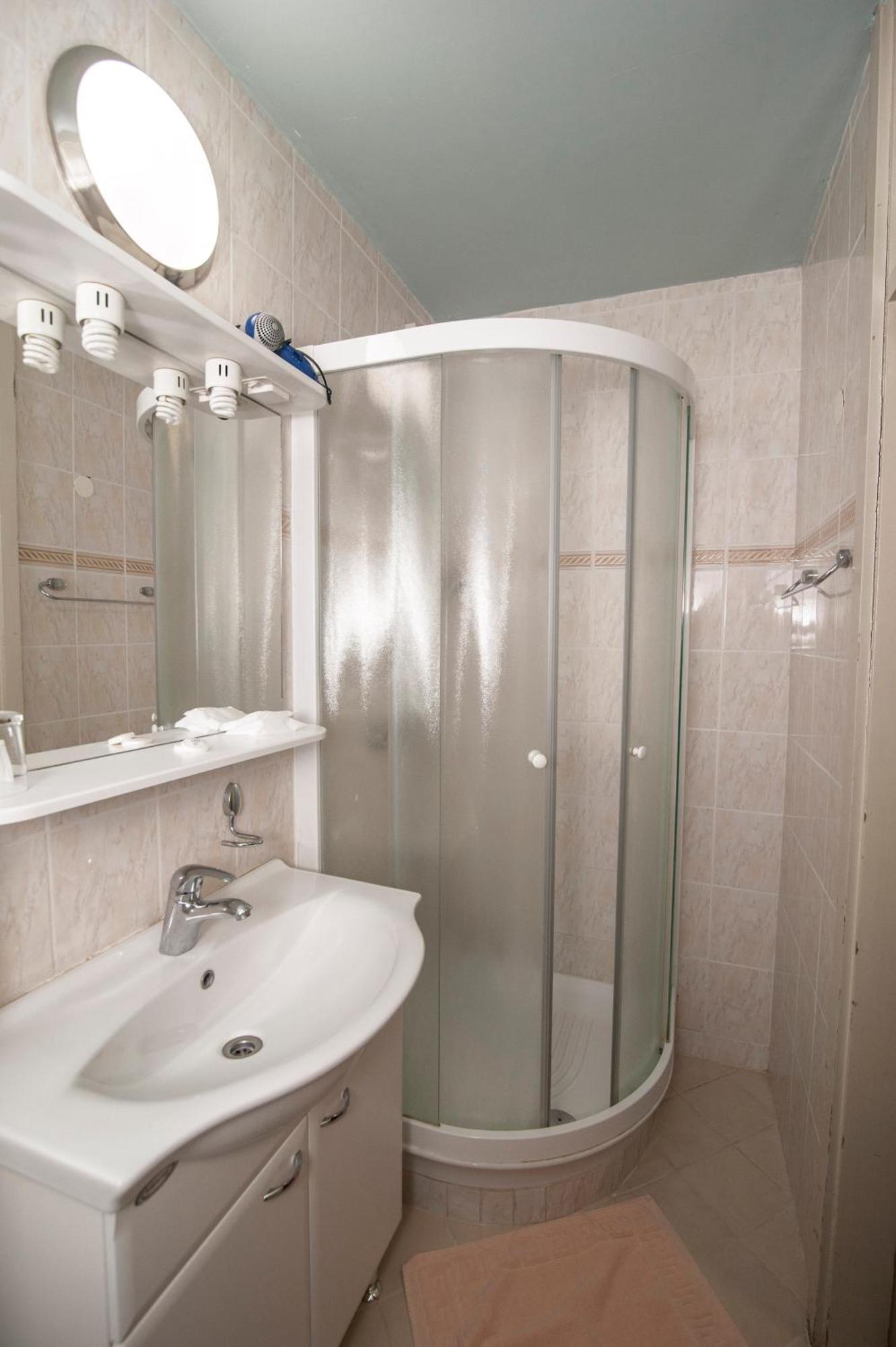 Hotel Faraon Цельє Номер фото