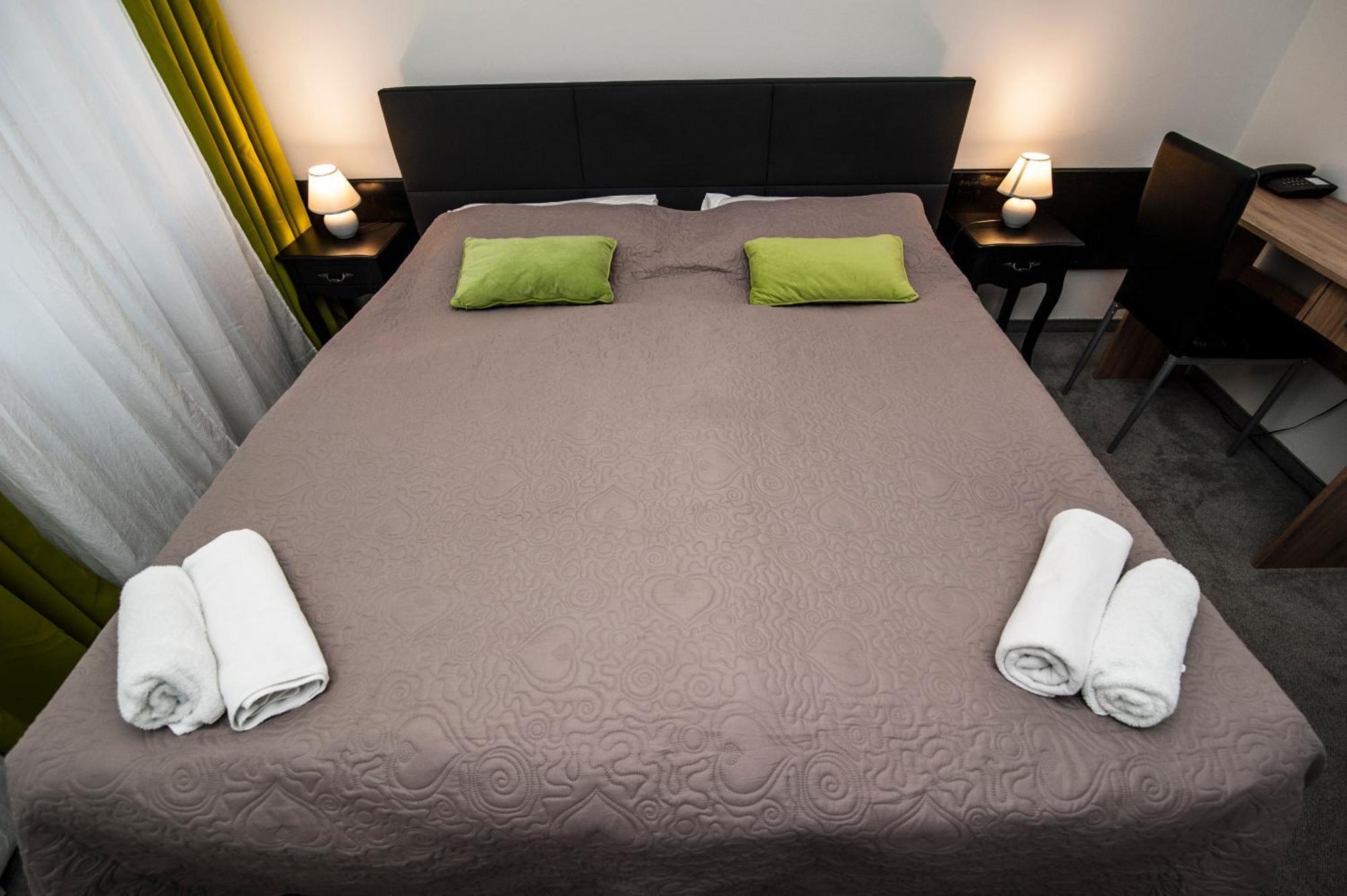 Hotel Faraon Цельє Номер фото