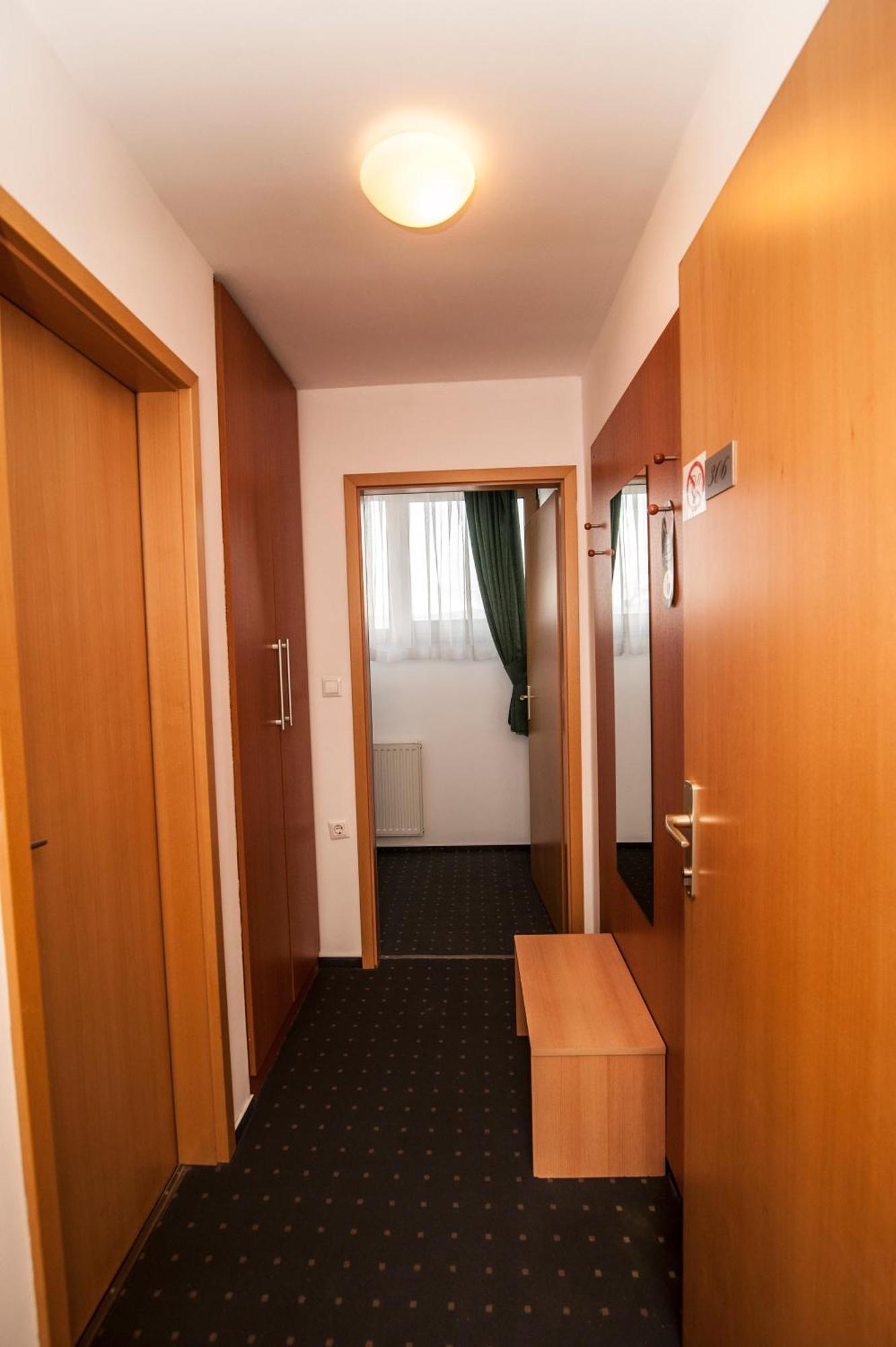 Hotel Faraon Цельє Номер фото