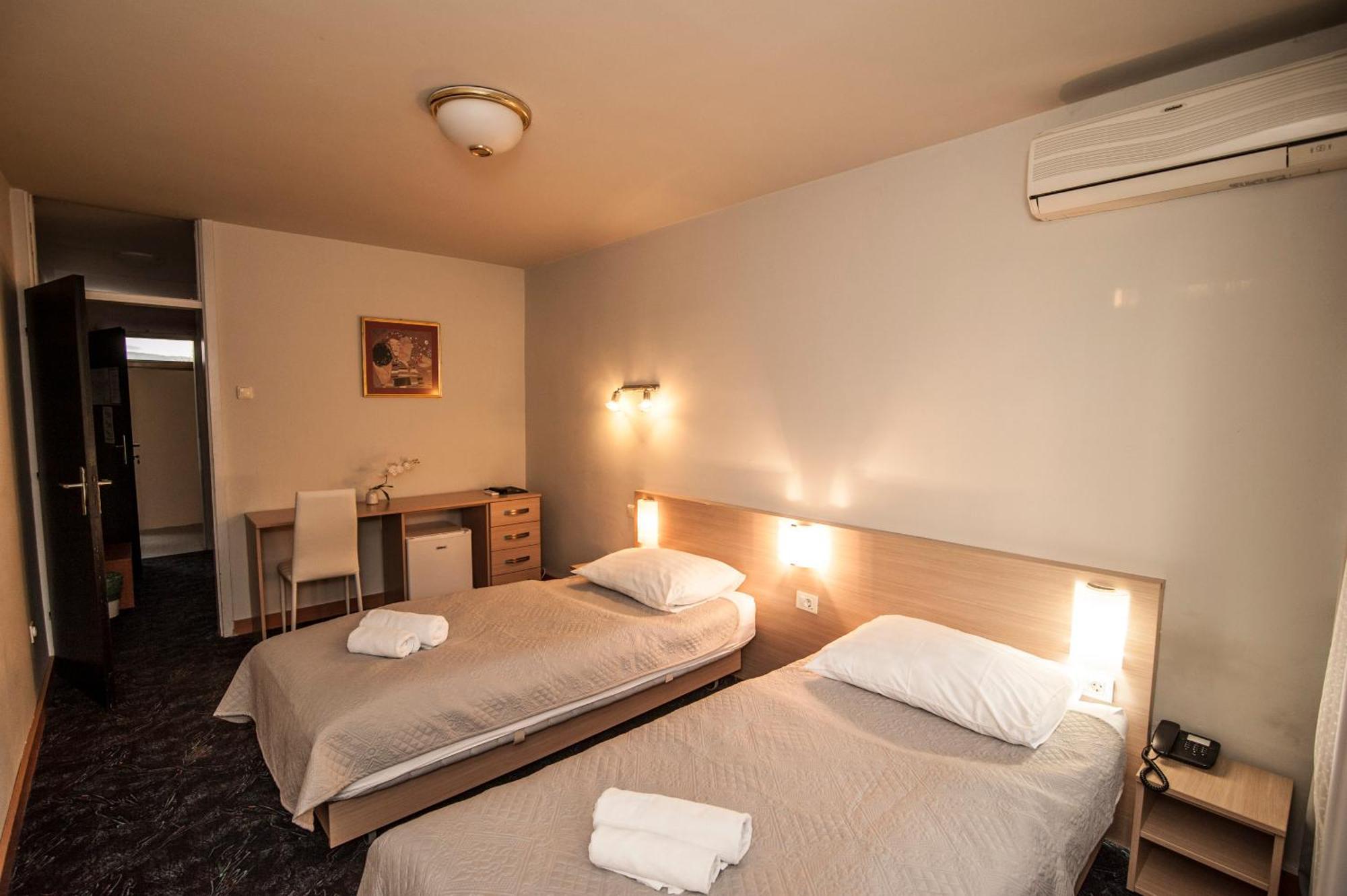 Hotel Faraon Цельє Номер фото