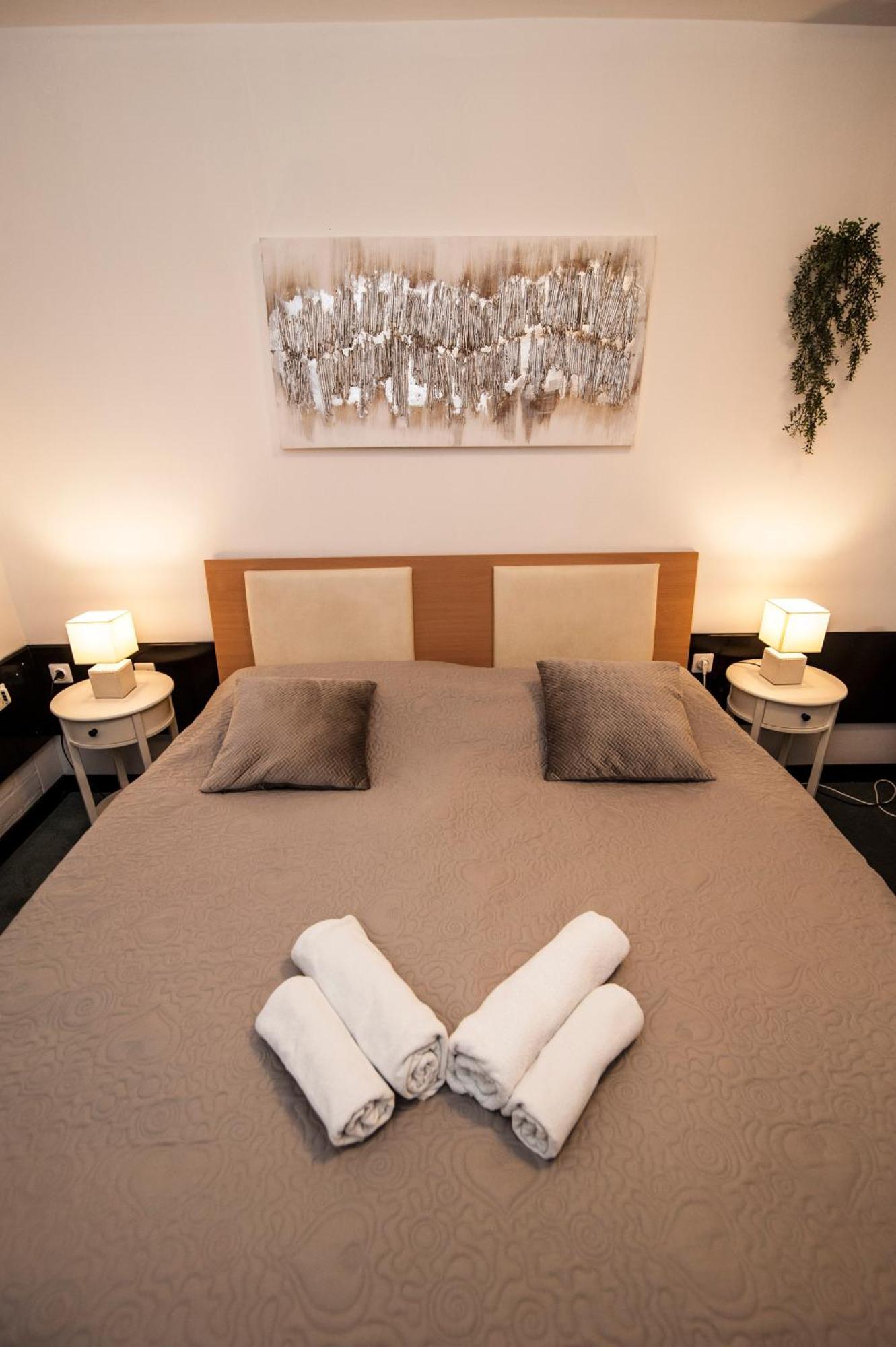 Hotel Faraon Цельє Номер фото