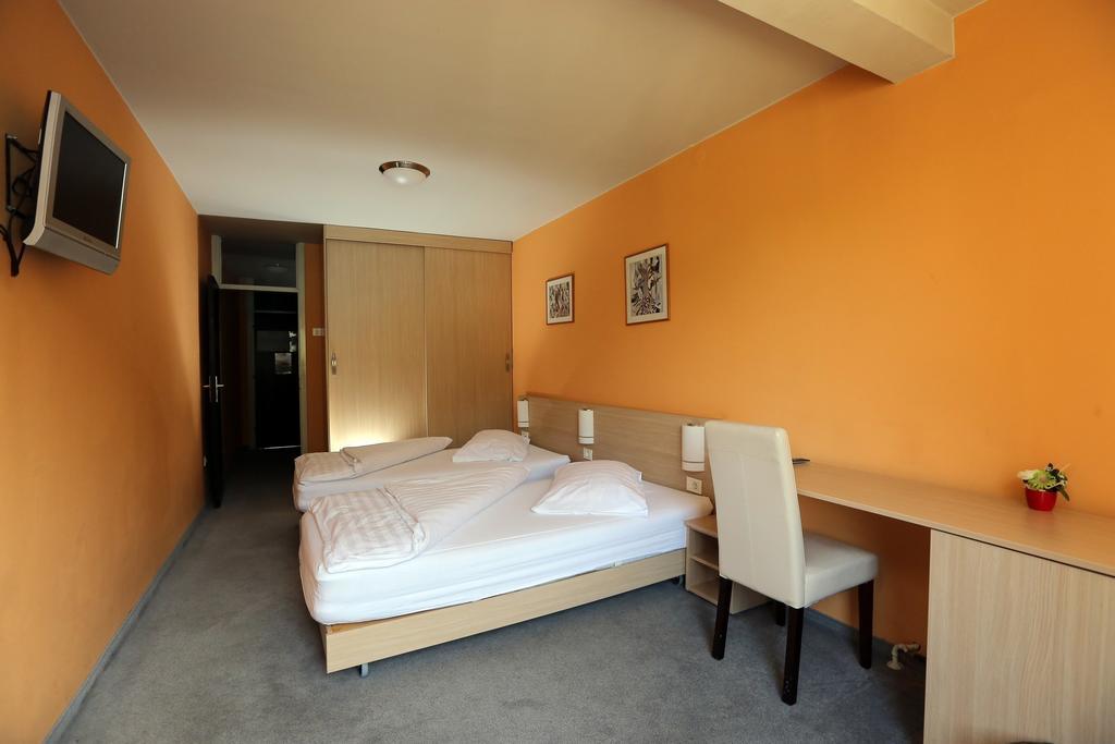 Hotel Faraon Цельє Номер фото