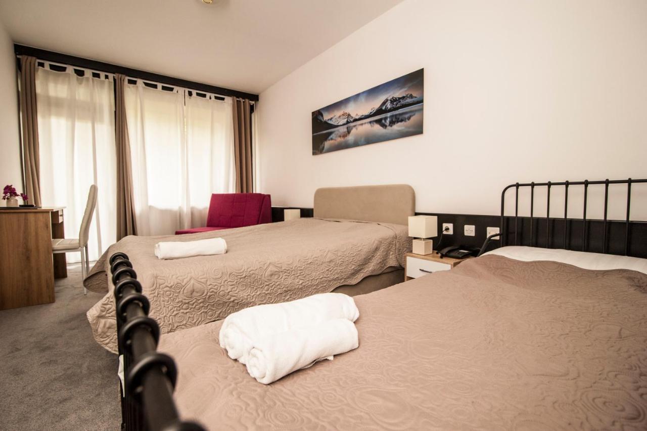 Hotel Faraon Цельє Екстер'єр фото