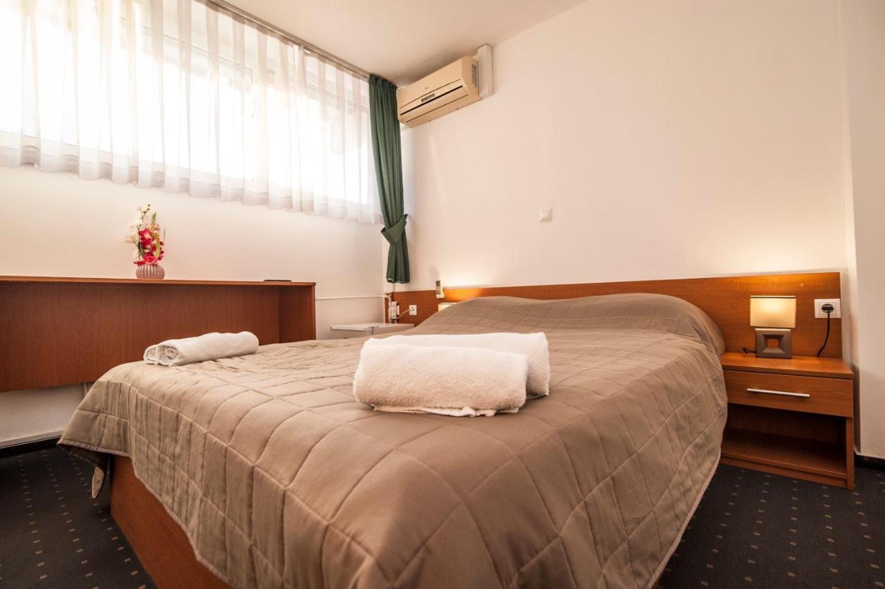 Hotel Faraon Цельє Екстер'єр фото