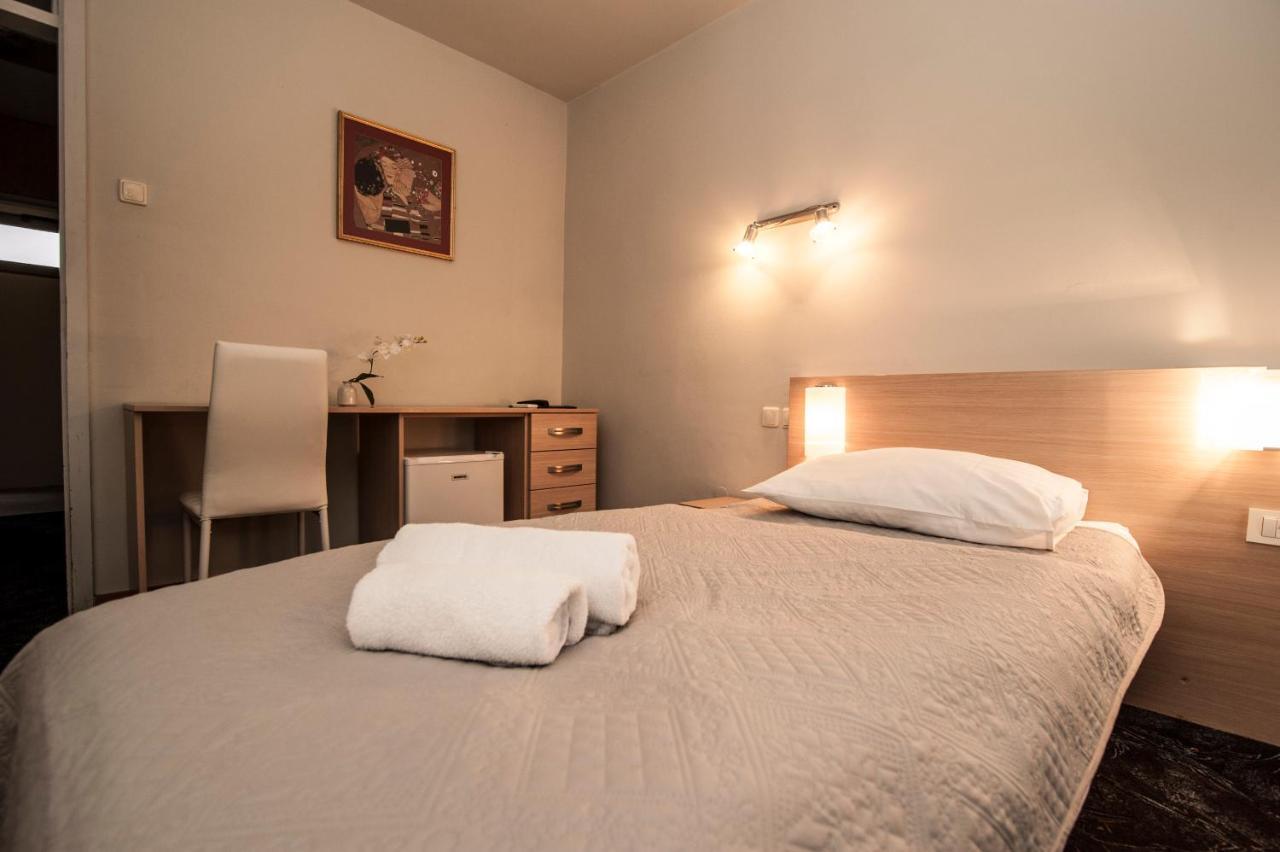 Hotel Faraon Цельє Екстер'єр фото