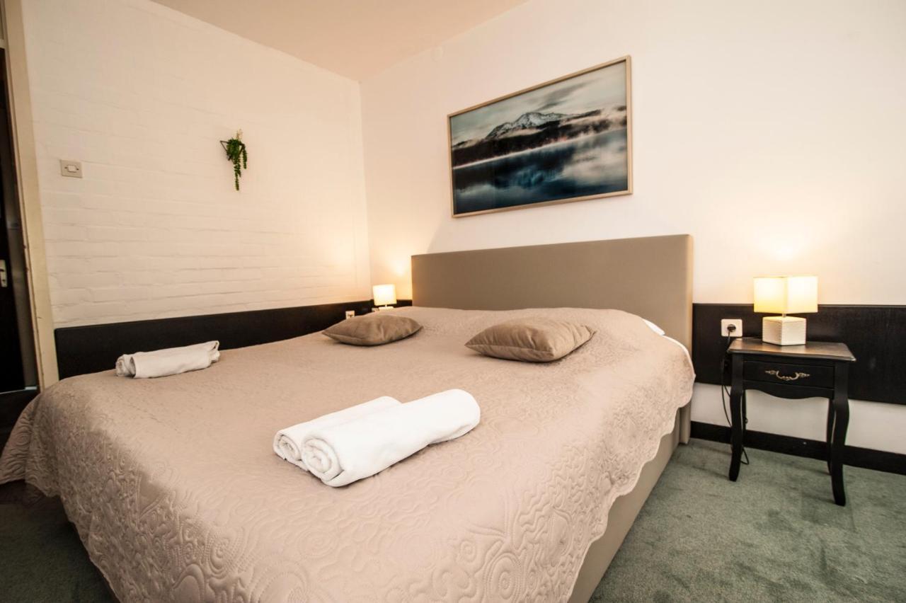 Hotel Faraon Цельє Екстер'єр фото