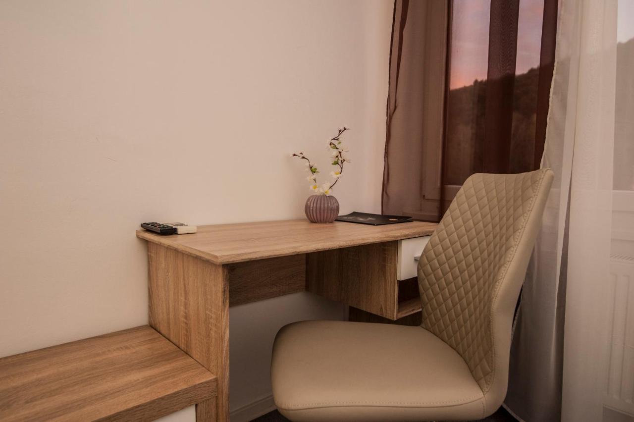 Hotel Faraon Цельє Екстер'єр фото