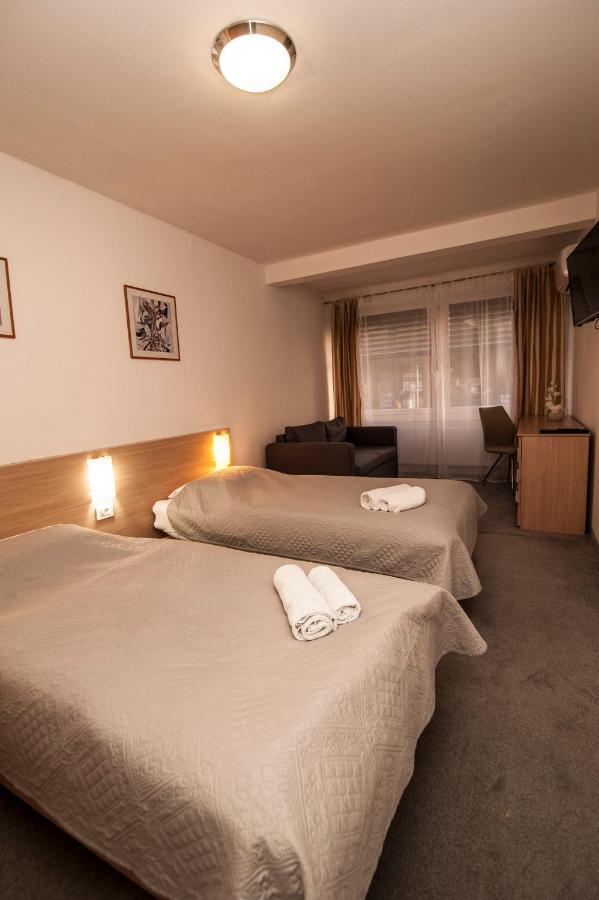 Hotel Faraon Цельє Екстер'єр фото