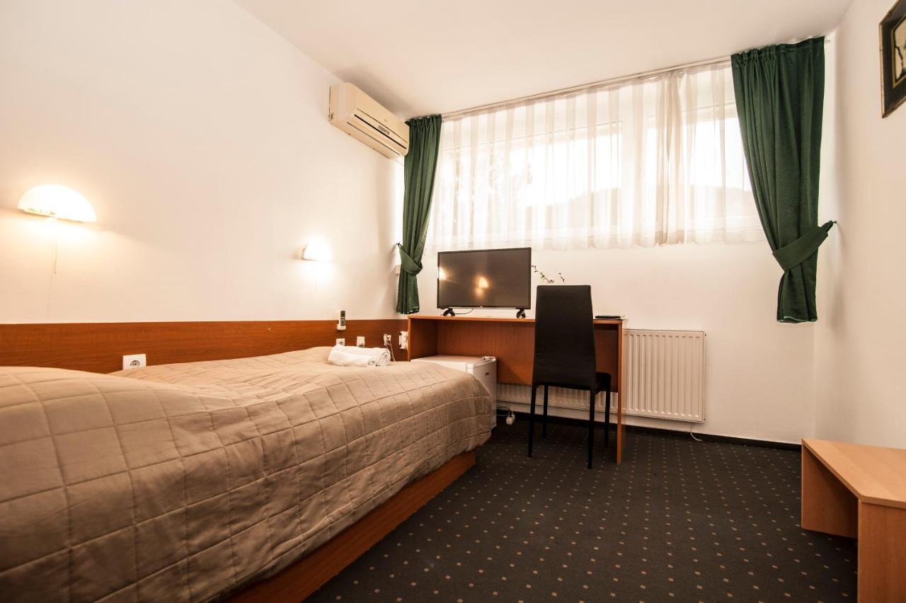 Hotel Faraon Цельє Екстер'єр фото