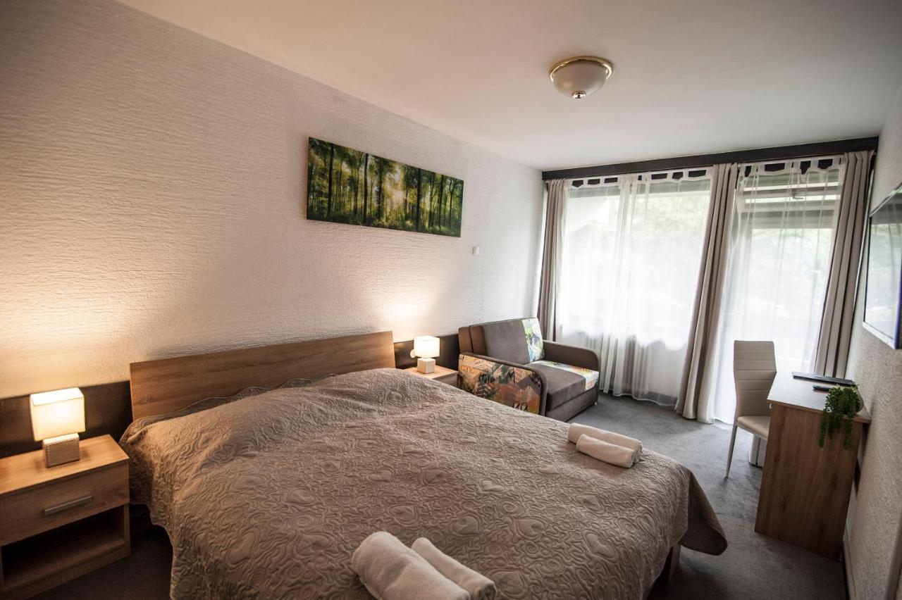 Hotel Faraon Цельє Екстер'єр фото
