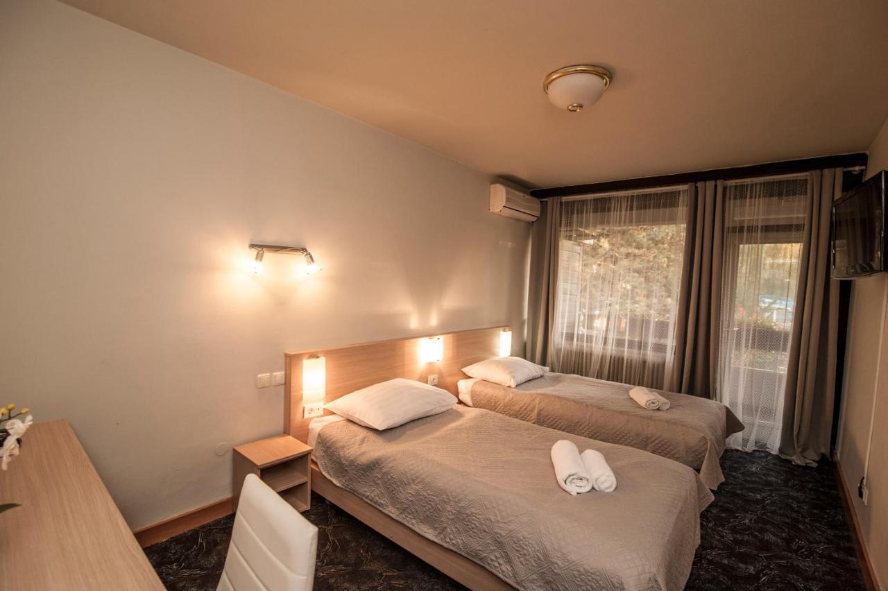 Hotel Faraon Цельє Екстер'єр фото