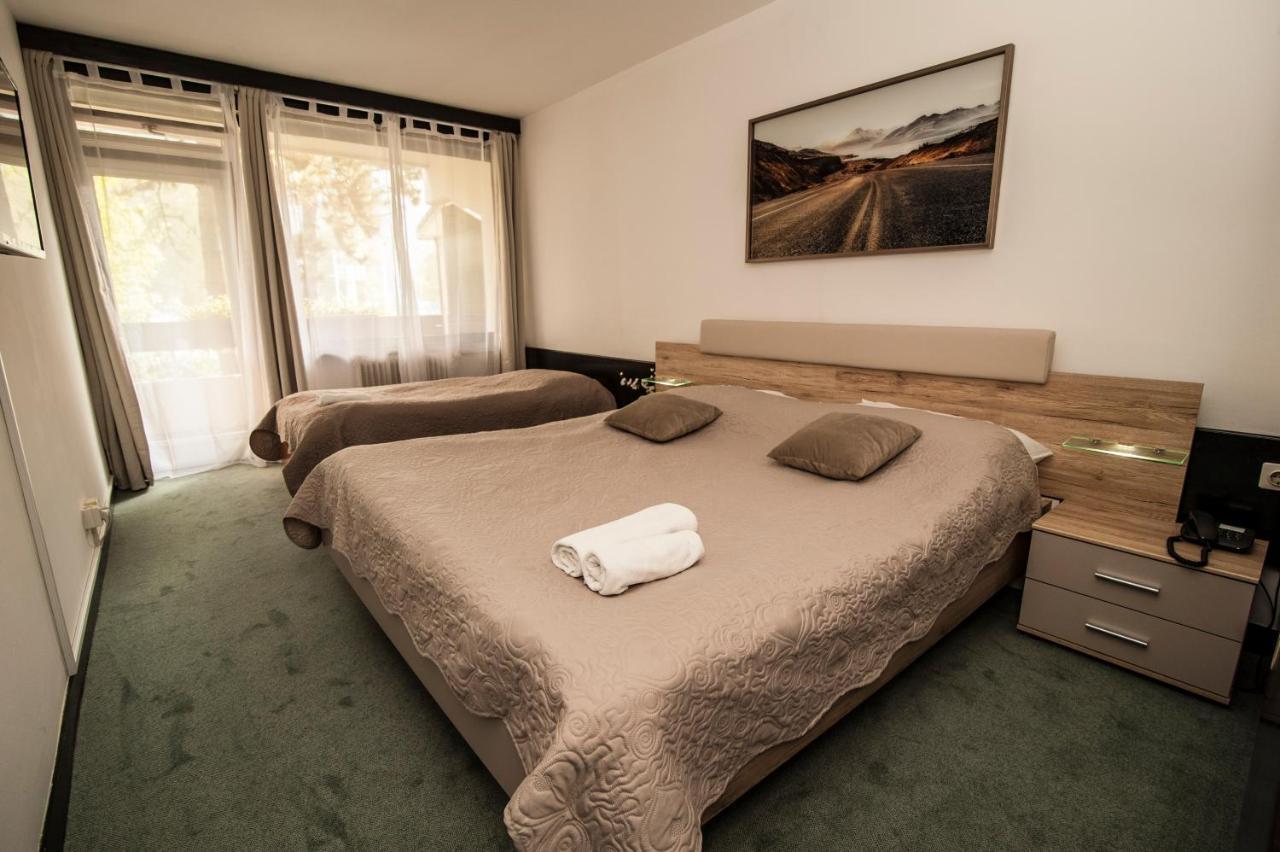 Hotel Faraon Цельє Екстер'єр фото